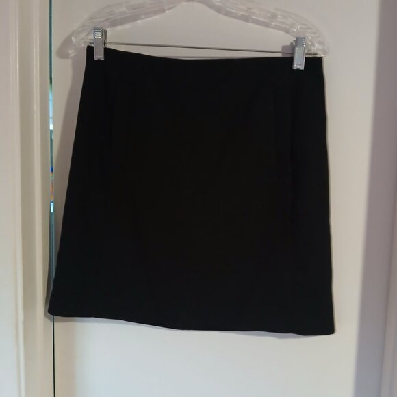 Banana Republic Dresses & Skirts - Banana Republic Women's Classic Black A-Line Skirt Size  6